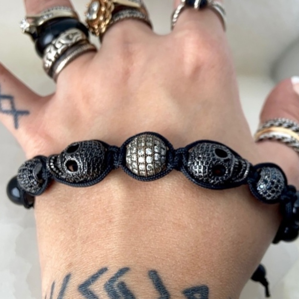 men or women Rock chic black rodhium & 2 cz skulls onyx macrame bracelet - Picture 8 of 13
